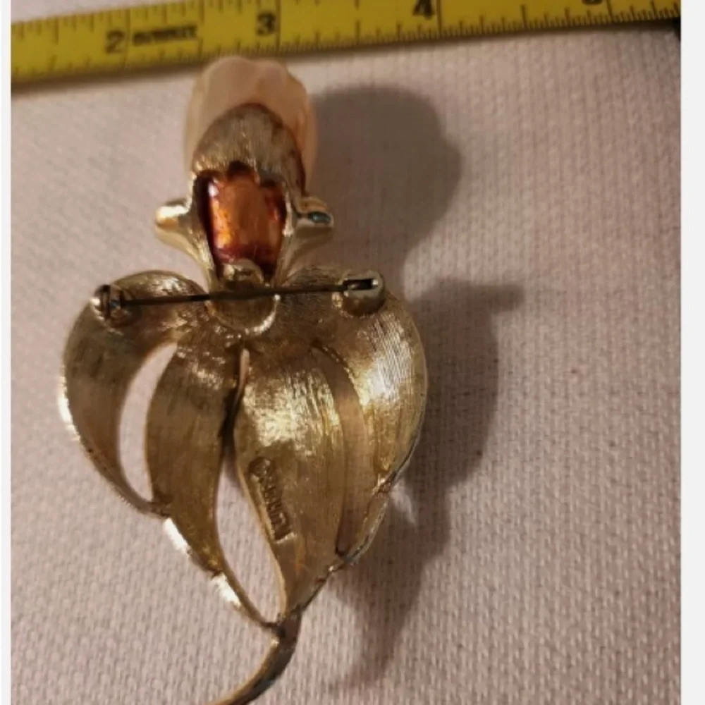 Vintage Signed Sarah Coventry Orchid Faux Baroque Pearl Flower Pin Brooch
